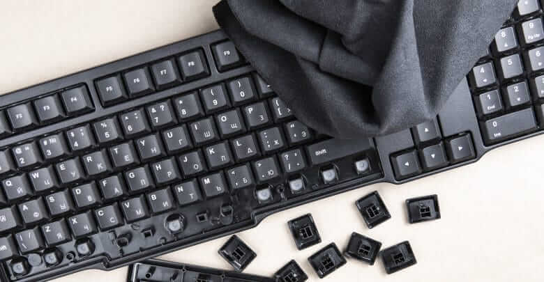 Bersihkan Keyboard Anda dengan Benar